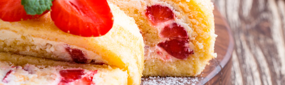 Рулет с клубникой