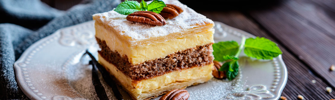 Слоеный пирог с орехами